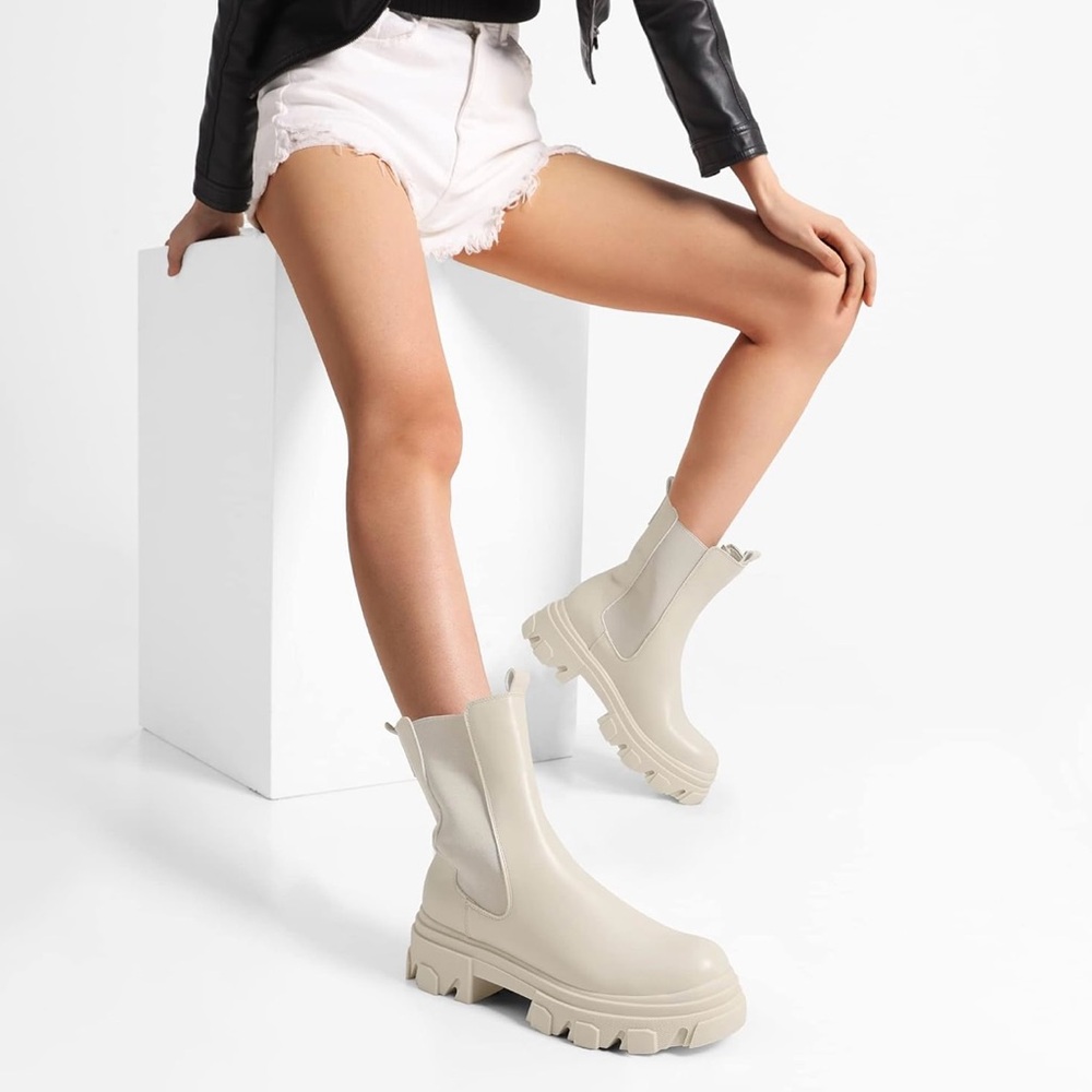 Dream Pairs Women's Size 7.5 Cream Chelsea Boots